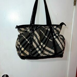 Burberry, extra large satchel. Excellent condition!!!!  💯 authentic!!